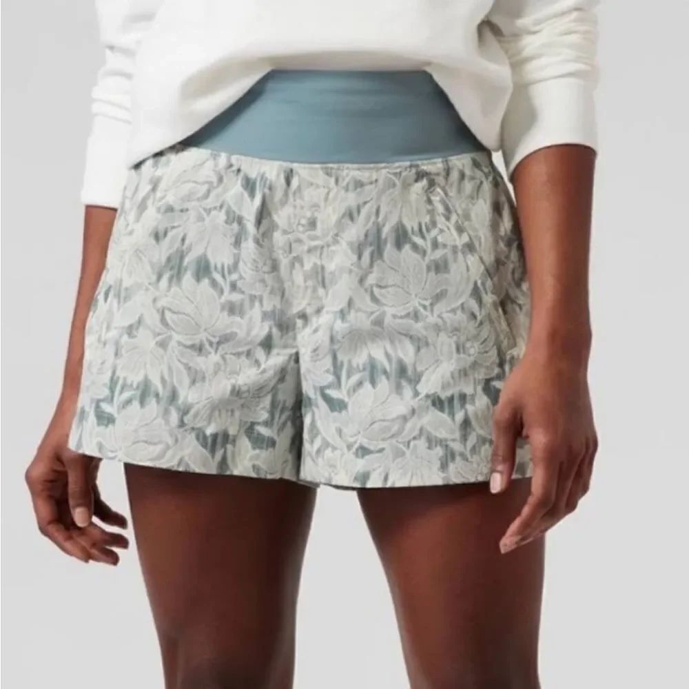 Athleta Trekkie North Short  New